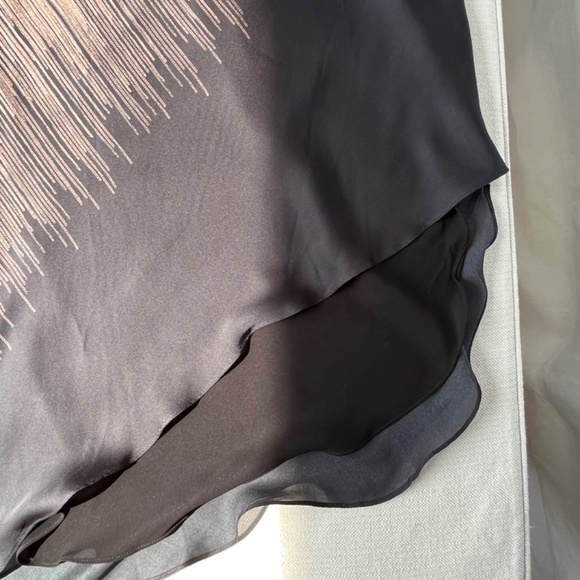 Halston Heritage (M) 100% silk shirt, asymmetrical dress in black and caramel. - Picture 9 of 16